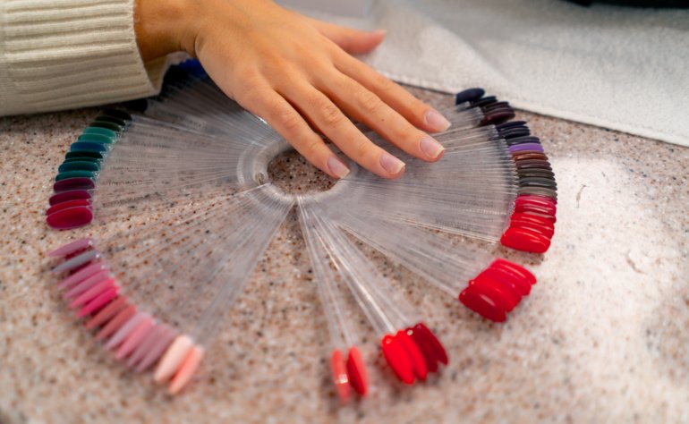 HOW TO REMOVE ACRYLIC NAILS SAFELY